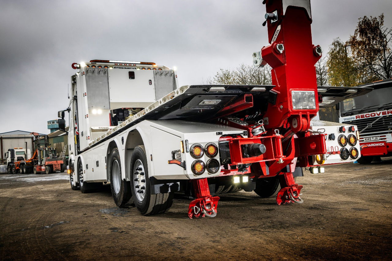 Scania R560 ET12000 R560 B8x26NB NEW in White or RED - Bärgningsbil: bild 2 Scania R560 ET12000 R560 B8x26NB NEW in White or RED - Bärgningsbil: bild 2
