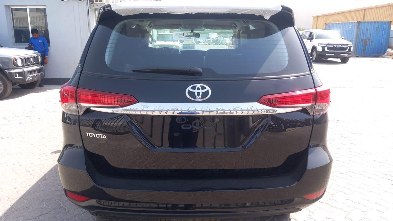 TOYOTA 2.4L SR5 Comfort 4WD - Personbil: bild 2 TOYOTA 2.4L SR5 Comfort 4WD - Personbil: bild 2
