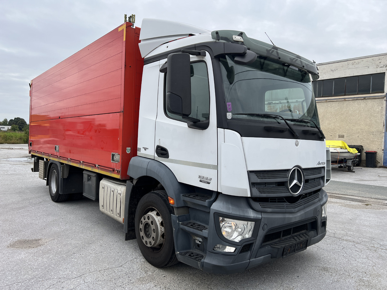 MERCEDES-BENZ ANTOS 1832 Getränkw. LBW | Klima | EURO 6 - Dryckestransport lastbil: bild 2 MERCEDES-BENZ ANTOS 1832 Getränkw. LBW | Klima | EURO 6 - Dryckestransport lastbil: bild 2