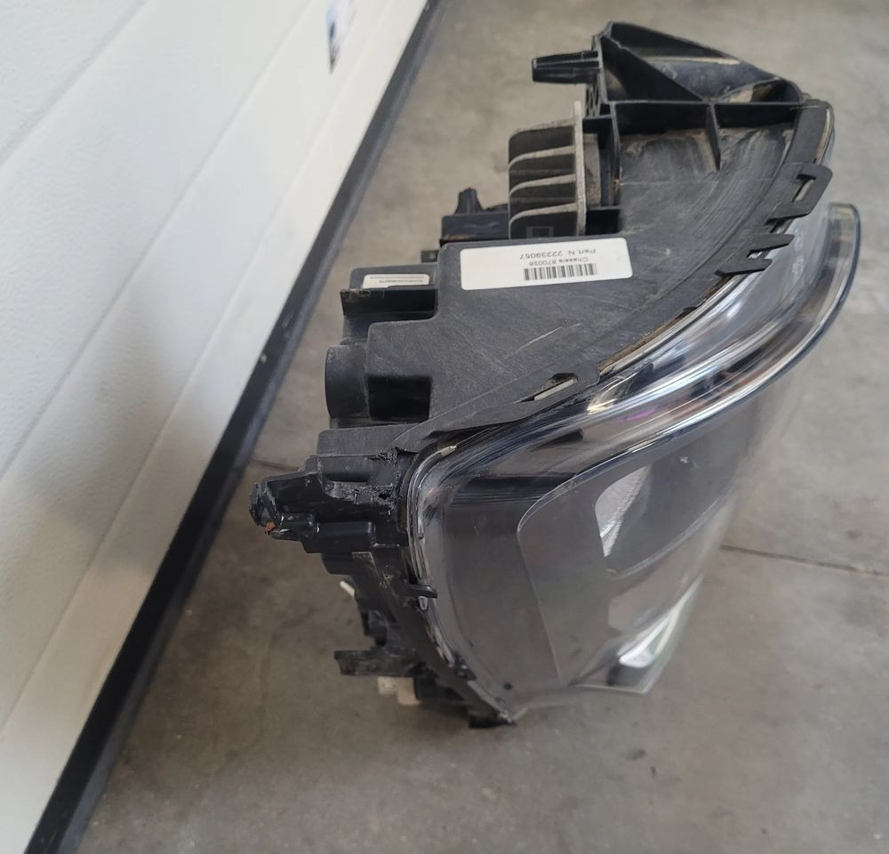 LAMPA VOLVO FMX RH ORYGINAŁ 22239057 CHWALIM116 - Karosseri och exteriör för Lastbil: bild 3 LAMPA VOLVO FMX RH ORYGINAŁ 22239057 CHWALIM116 - Karosseri och exteriör för Lastbil: bild 3