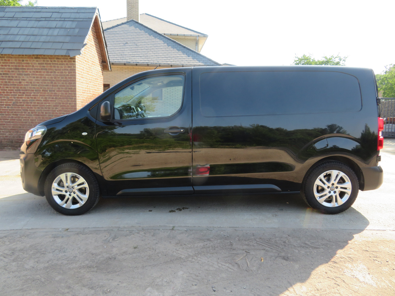 OPEL Vivaro 2.0 Turbo - L2H1 - Små skåpbil: bild 4 OPEL Vivaro 2.0 Turbo - L2H1 - Små skåpbil: bild 4
