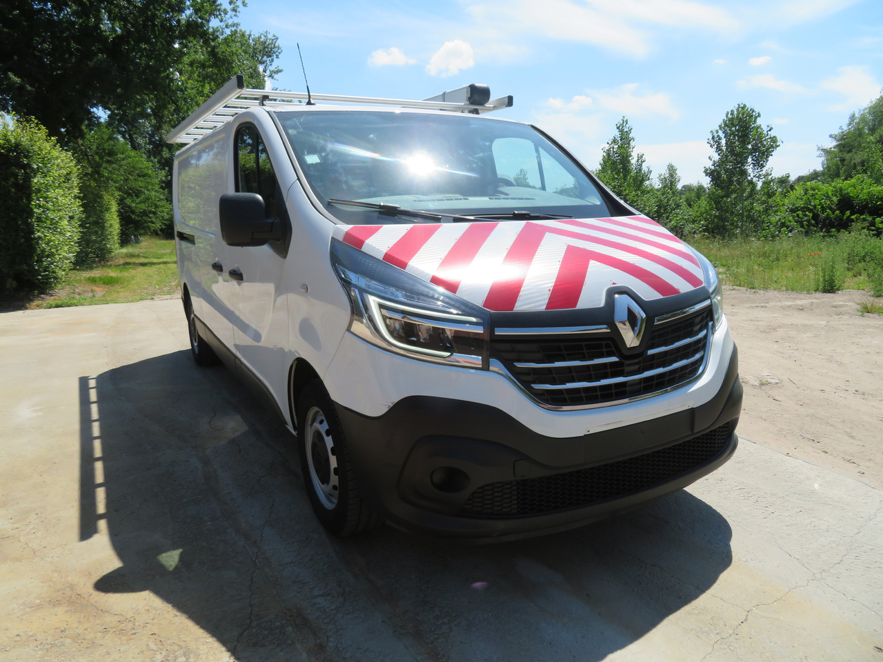 RENAULT Trafic 2.0dCi - L2H1 - Små skåpbil: bild 1 RENAULT Trafic 2.0dCi - L2H1 - Små skåpbil: bild 1