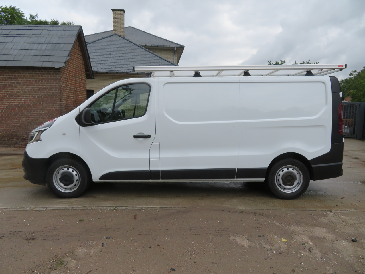 RENAULT Trafic 2.0dCi - L2H1 - Små skåpbil: bild 4 RENAULT Trafic 2.0dCi - L2H1 - Små skåpbil: bild 4