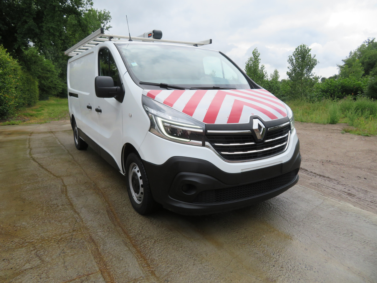 RENAULT Trafic 2.0dCi - L2H1 - Små skåpbil: bild 1 RENAULT Trafic 2.0dCi - L2H1 - Små skåpbil: bild 1