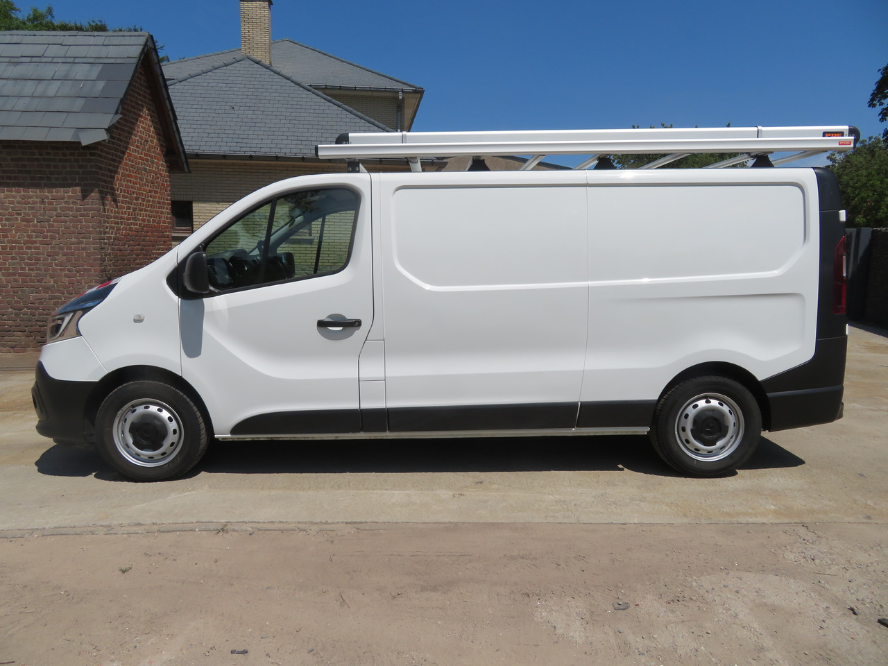 RENAULT Trafic 2.0dCi - L2H1 - Små skåpbil: bild 4 RENAULT Trafic 2.0dCi - L2H1 - Små skåpbil: bild 4