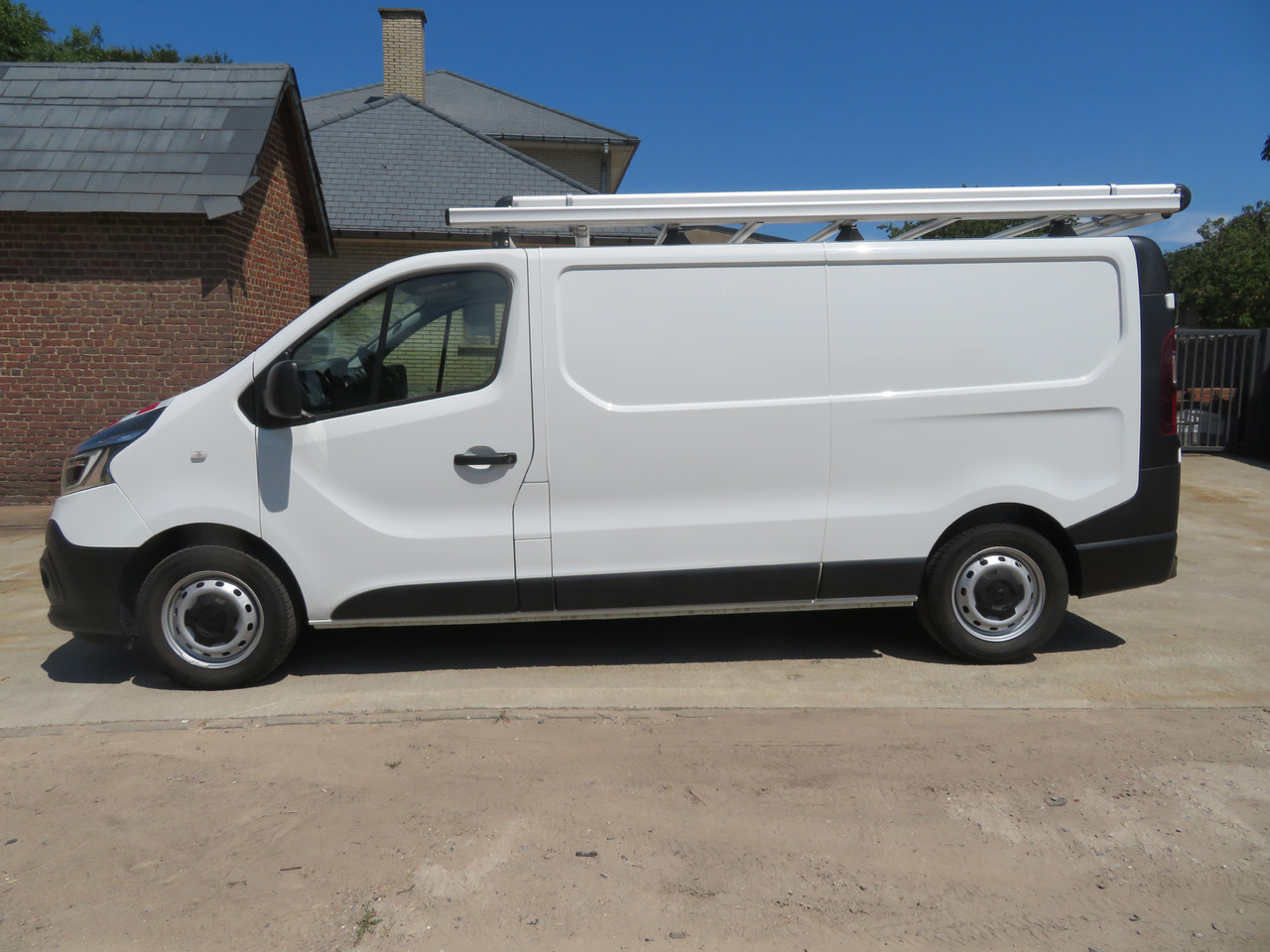 RENAULT Trafic 2.0dCi - L2H1 - Små skåpbil: bild 4 RENAULT Trafic 2.0dCi - L2H1 - Små skåpbil: bild 4