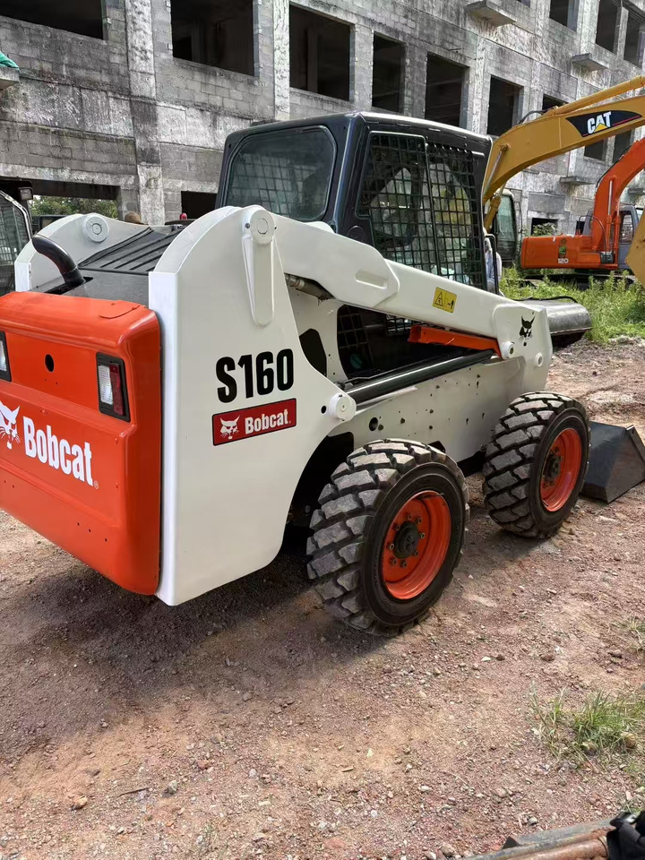 BOBCAT S180 - Kompaktlastare/ Slirstyrda lastare: bild 1 BOBCAT S180 - Kompaktlastare/ Slirstyrda lastare: bild 1