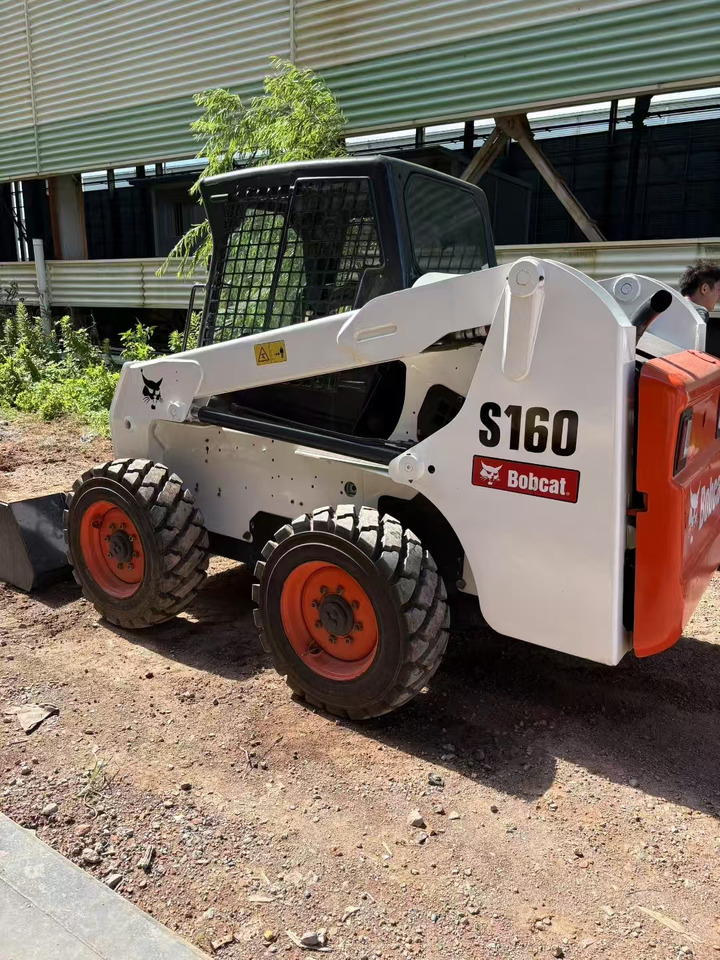 BOBCAT S180 - Kompaktlastare/ Slirstyrda lastare: bild 2 BOBCAT S180 - Kompaktlastare/ Slirstyrda lastare: bild 2