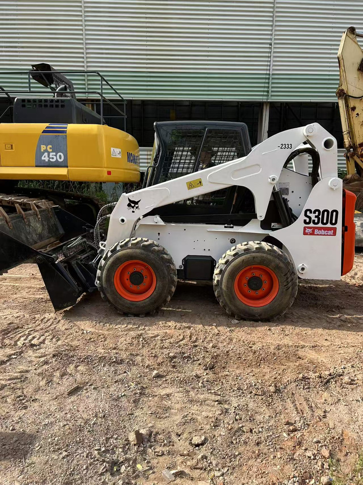 BOBCAT BOBCAT Skid Steer Loader S300 - Byggmaskiner: bild 5 BOBCAT BOBCAT Skid Steer Loader S300 - Byggmaskiner: bild 5