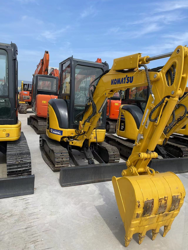 KOMATSU Mini Excavator PC30 Powerful and Efficient Yanmar Engine - Minigrävmaskin: bild 1 KOMATSU Mini Excavator PC30 Powerful and Efficient Yanmar Engine - Minigrävmaskin: bild 1