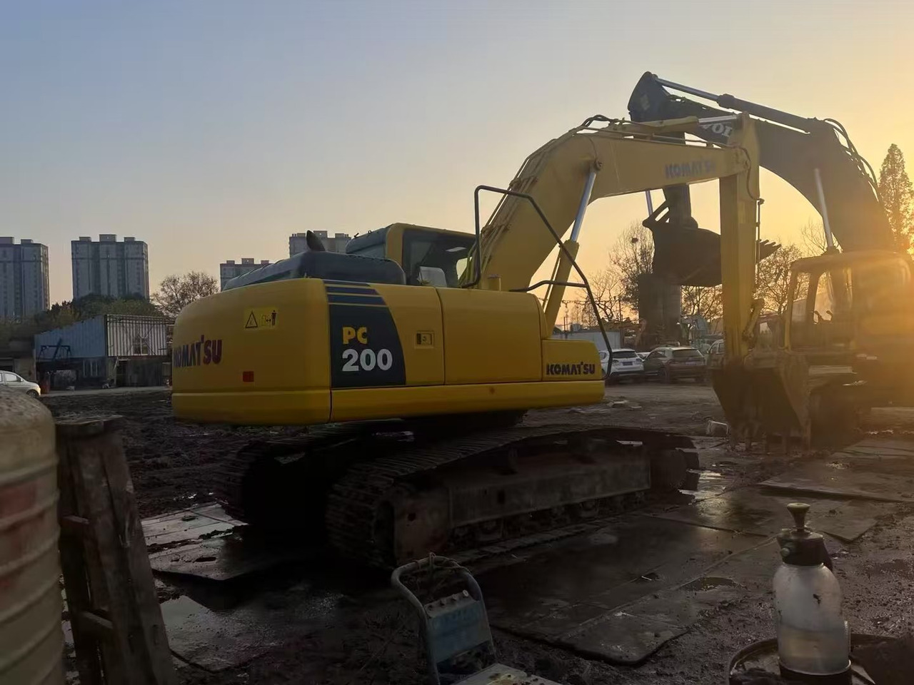 KOMATSU PC200-8 - Bandgrävare: bild 1 KOMATSU PC200-8 - Bandgrävare: bild 1