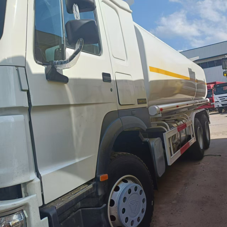 SINOTRUK HOWO 371 - Tankbil: bild 3 SINOTRUK HOWO 371 - Tankbil: bild 3