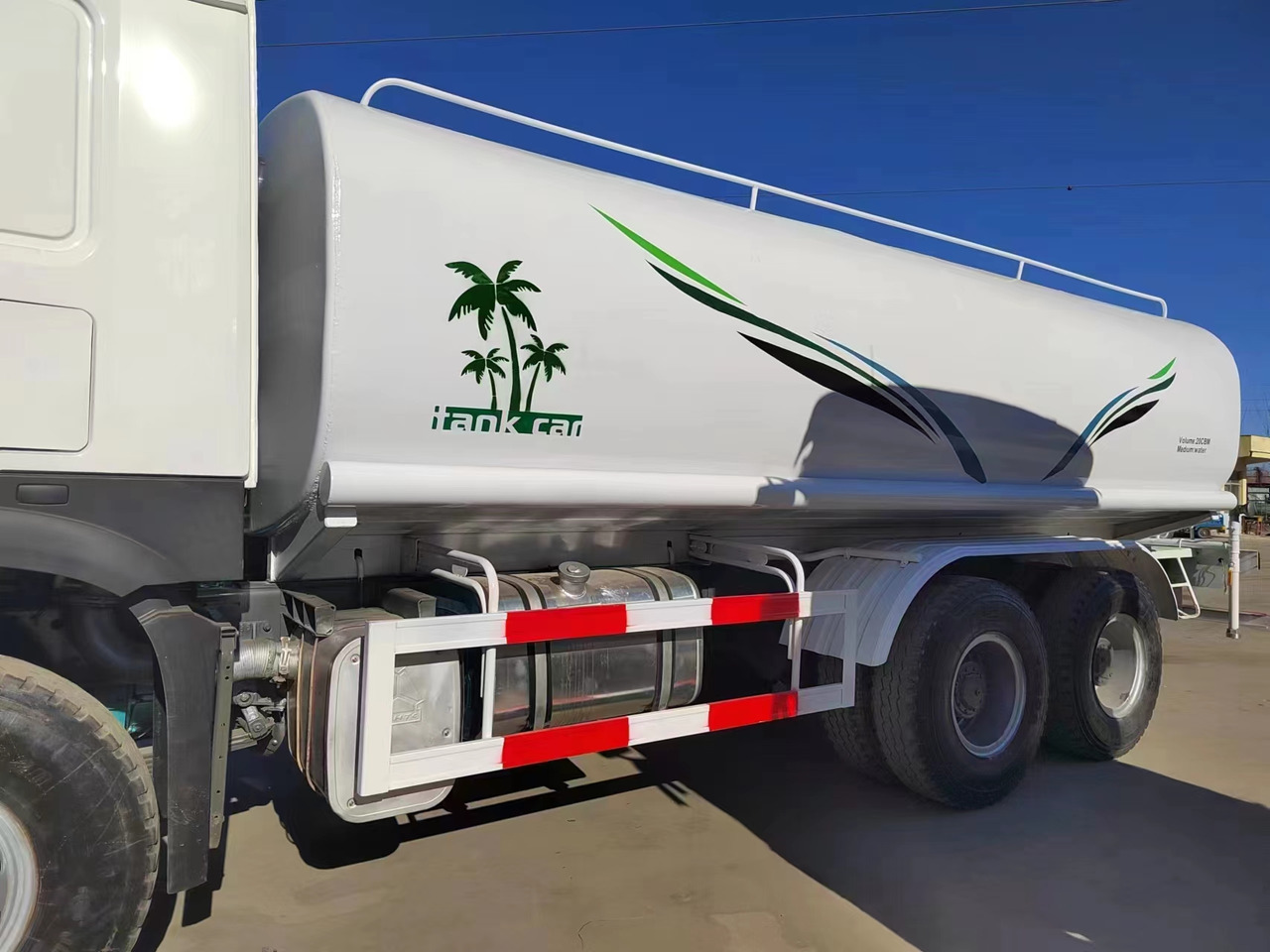 SINOTRUK HOWO Water Tanker CLICK HERE FOR DISCOUNT - Tankbil: bild 5 SINOTRUK HOWO Water Tanker CLICK HERE FOR DISCOUNT - Tankbil: bild 5