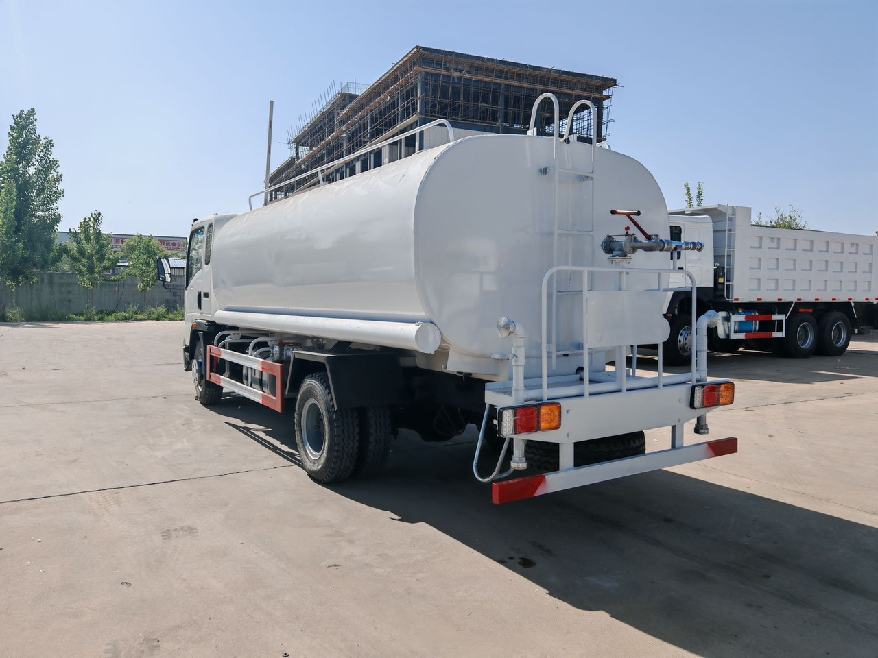 SINOTRUK Howo Water Tanker Click Here For DISCOUNT - Tankbil: bild 4 SINOTRUK Howo Water Tanker Click Here For DISCOUNT - Tankbil: bild 4