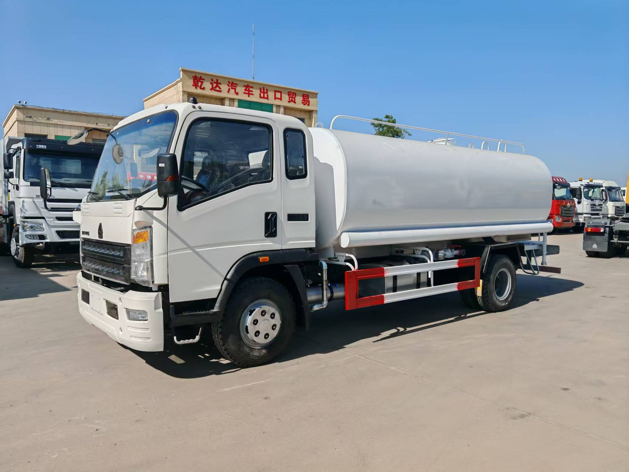 SINOTRUK Howo Water Tanker Click Here For DISCOUNT - Tankbil: bild 2 SINOTRUK Howo Water Tanker Click Here For DISCOUNT - Tankbil: bild 2