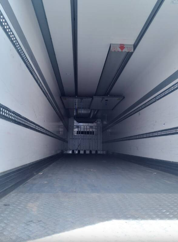 Semi-remorque 3 Essieux FRIGO 38 TONNES HAYON CAISSE CHEREAU GROUPE CARRIER VECTOR HE 19 MT - Kyl/ Frys semitrailer: bild 4 Semi-remorque 3 Essieux FRIGO 38 TONNES HAYON CAISSE CHEREAU GROUPE CARRIER VECTOR HE 19 MT - Kyl/ Frys semitrailer: bild 4