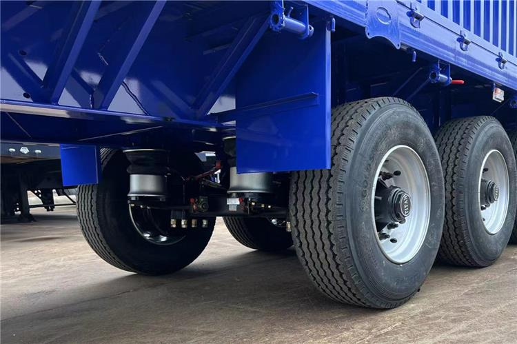 TITAN 3 Axle Cargo Fence Trailer with Air Suspension Transport Animal - Djurtransport semitrailer: bild 3 TITAN 3 Axle Cargo Fence Trailer with Air Suspension Transport Animal - Djurtransport semitrailer: bild 3