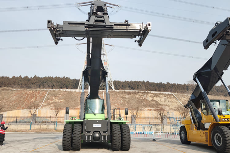 XCMG Reach Stacker Price for Sale in Guyana - Containertruck: bild 1 XCMG Reach Stacker Price for Sale in Guyana - Containertruck: bild 1