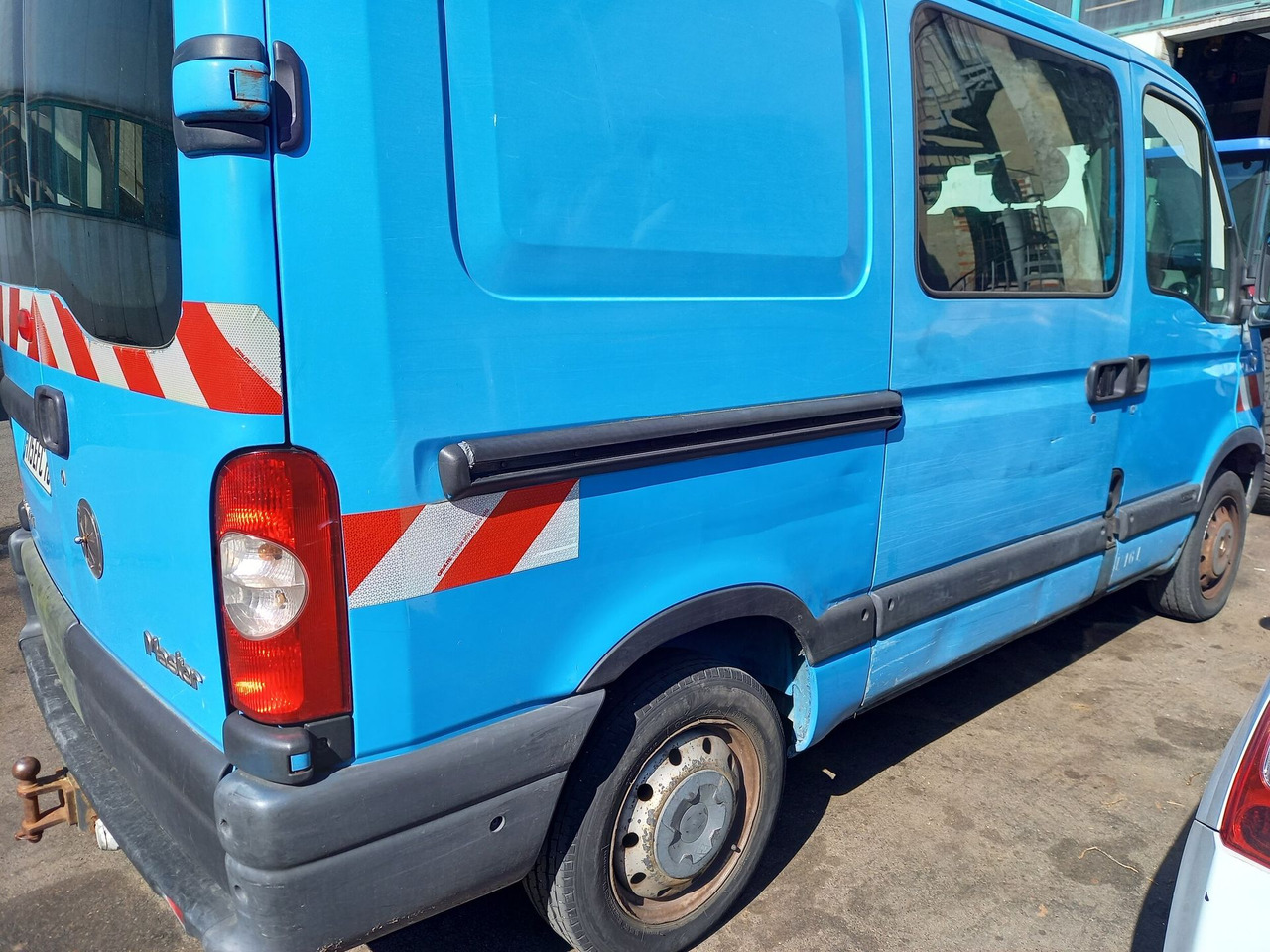 Skåpbil RENAULT MASTER H1/L1 - Véhicule utilitaire Diesel - DCI 100 - Fourgon tôlé H1/L1 - Centralisation - Vitres électriques- Boite 6 vitesses - Attache remorque - Intérieur doublé en bois.: bild 6