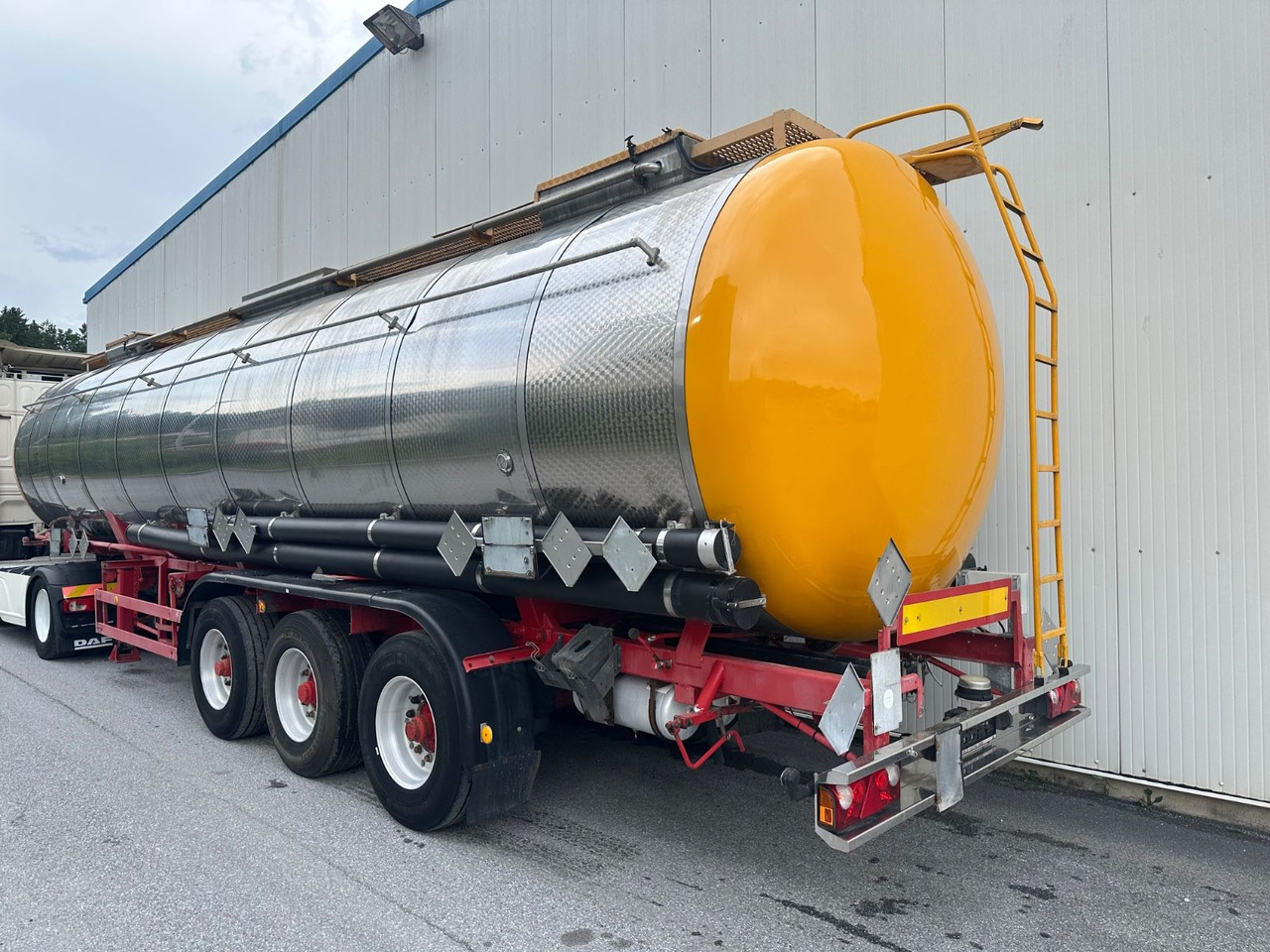 Schwarzmüller Chemi L4BH 42050L Lift BPW - Tanktrailer: bild 4 Schwarzmüller Chemi L4BH 42050L Lift BPW - Tanktrailer: bild 4