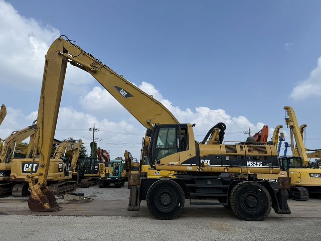 CAT M325C - Materialhanterare: bild 2 CAT M325C - Materialhanterare: bild 2