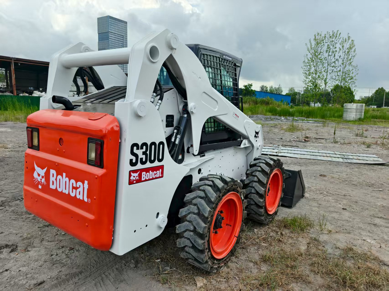 BOBCAT skid steer loader S300 - Kompaktlastare/ Slirstyrda lastare: bild 4 BOBCAT skid steer loader S300 - Kompaktlastare/ Slirstyrda lastare: bild 4