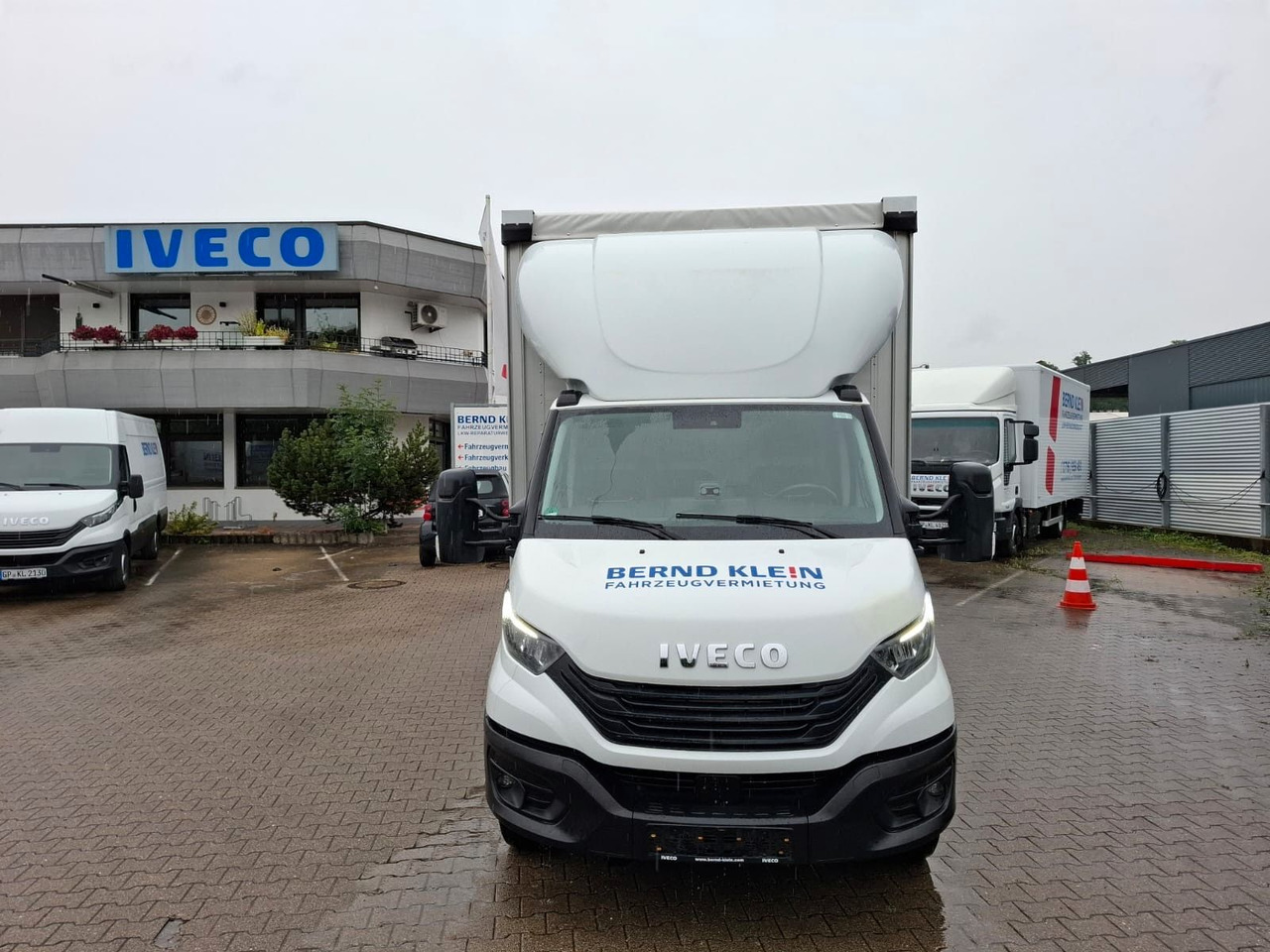 Iveco 72-210A8/P, Klima, Luft, HiMatik, LBW, RFK, - Transportbil med kapell: bild 2 Iveco 72-210A8/P, Klima, Luft, HiMatik, LBW, RFK, - Transportbil med kapell: bild 2
