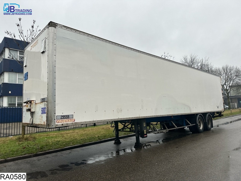 Fruehauf gesloten bak Estimated 3000 Jerrycans - Skåp semitrailer: bild 1 Fruehauf gesloten bak Estimated 3000 Jerrycans - Skåp semitrailer: bild 1