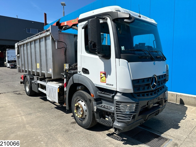 Mercedes-Benz Arocs 1833 EURO 6, Kipper, Palfinger - Tippbil lastbil, Kranbil: bild 3 Mercedes-Benz Arocs 1833 EURO 6, Kipper, Palfinger - Tippbil lastbil, Kranbil: bild 3