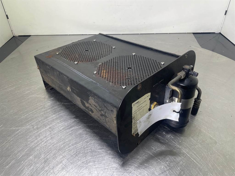 Ahlmann AZ150-4184898A-Airco condenser/Klimakondensator - Ram/ Chassi för Byggmaskiner: bild 3 Ahlmann AZ150-4184898A-Airco condenser/Klimakondensator - Ram/ Chassi för Byggmaskiner: bild 3