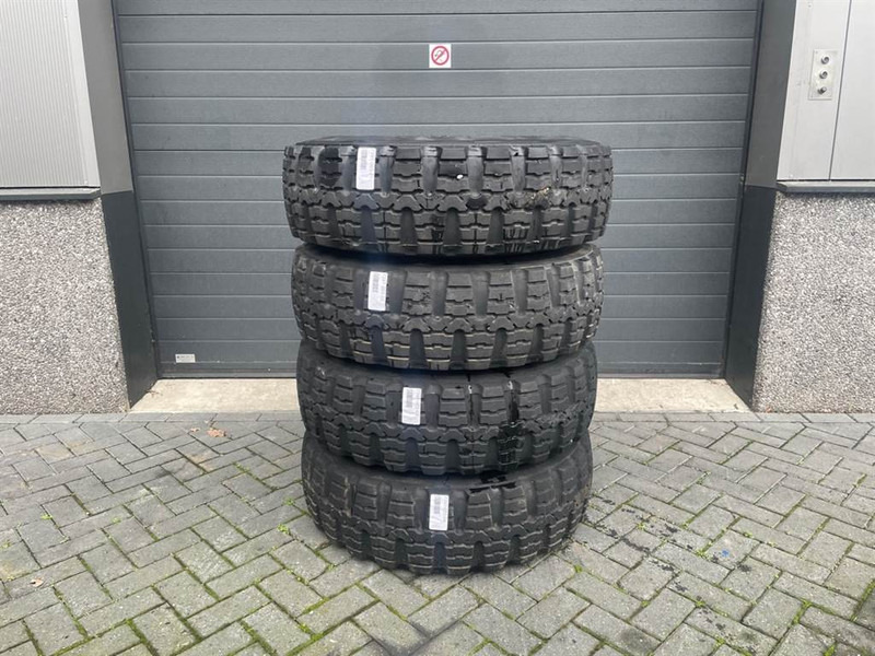 Atlas AR65-Continental 12.5R20-Tire/Reifen/Band - Däck och fälgar för Byggmaskiner: bild 1 Atlas AR65-Continental 12.5R20-Tire/Reifen/Band - Däck och fälgar för Byggmaskiner: bild 1