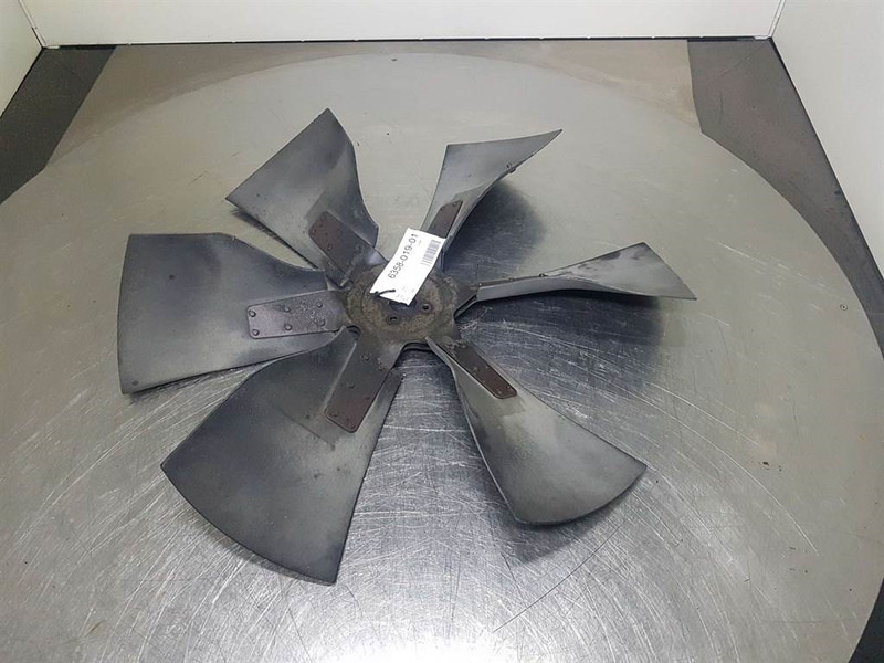 Case 921C - Fan/Lüfterrad/Koelvin - Motor för Byggmaskiner: bild 2 Case 921C - Fan/Lüfterrad/Koelvin - Motor för Byggmaskiner: bild 2