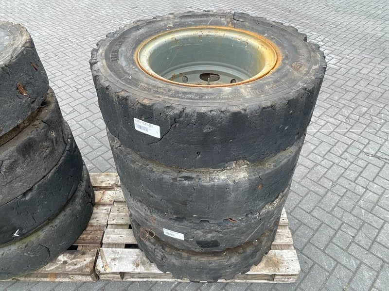 Liebherr 10.00-20 - Tire/Reifen/Band - Däck och fälgar för Byggmaskiner: bild 5 Liebherr 10.00-20 - Tire/Reifen/Band - Däck och fälgar för Byggmaskiner: bild 5
