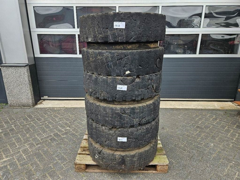 Liebherr 10.00-20 - Tire/Reifen/Band - Däck och fälgar för Byggmaskiner: bild 1 Liebherr 10.00-20 - Tire/Reifen/Band - Däck och fälgar för Byggmaskiner: bild 1