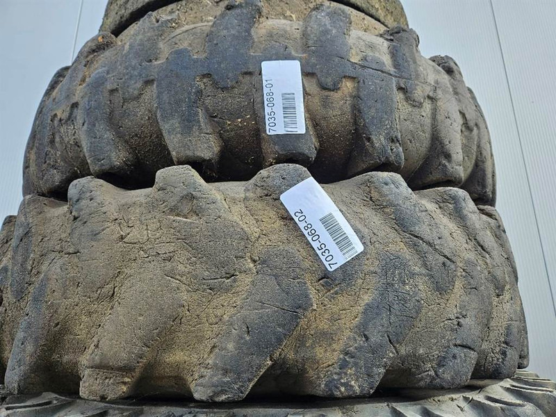 Liebherr A924B-Athletik 10.00-20-Tire/Reifen/Band - Däck och fälgar för Byggmaskiner: bild 5 Liebherr A924B-Athletik 10.00-20-Tire/Reifen/Band - Däck och fälgar för Byggmaskiner: bild 5