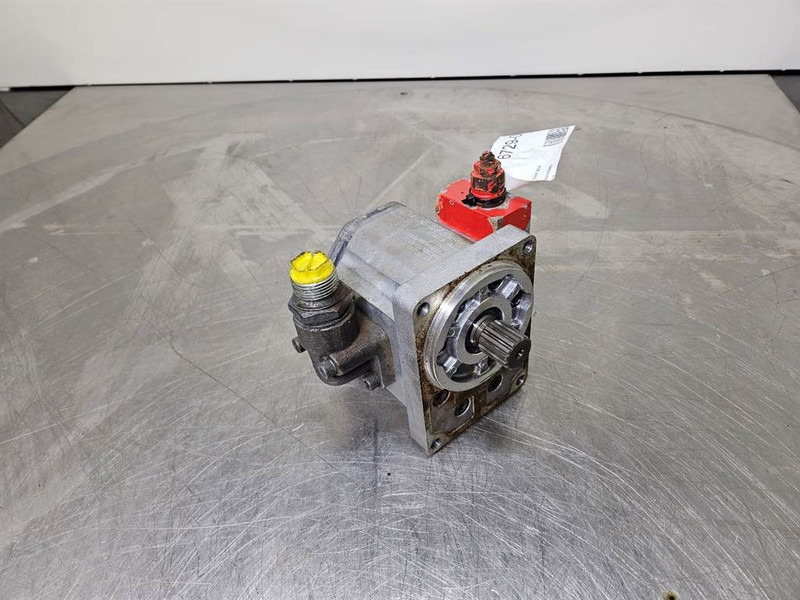 Sauer Danfoss SNP3NN/038RN06D-Gearpump/Zahnradpumpe/Tandwielpomp - Hydraulik för Byggmaskiner: bild 1 Sauer Danfoss SNP3NN/038RN06D-Gearpump/Zahnradpumpe/Tandwielpomp - Hydraulik för Byggmaskiner: bild 1
