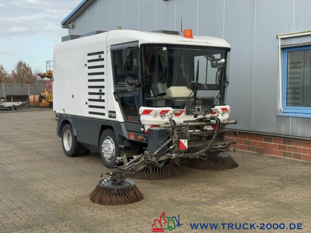 Ravo 540 3 Besensystem Sweeper + Sprühen 50 Km/h - Sopmaskin: bild 2 Ravo 540 3 Besensystem Sweeper + Sprühen 50 Km/h - Sopmaskin: bild 2
