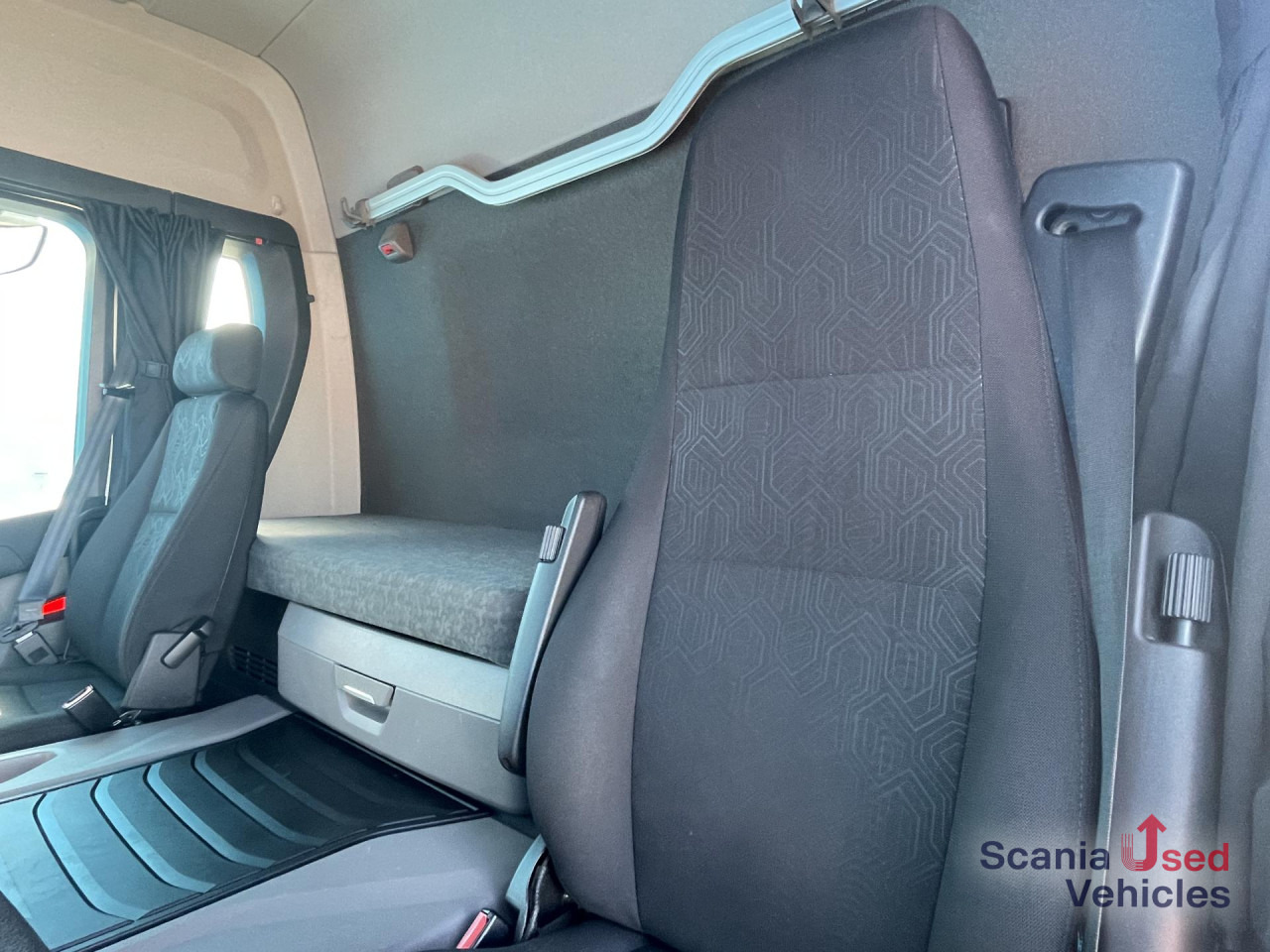 SCANIA G 280 B4x2NB RETARDER FULL AIR CNG TAIL LIFT 2.5T - Lastbil med skåp: bild 5 SCANIA G 280 B4x2NB RETARDER FULL AIR CNG TAIL LIFT 2.5T - Lastbil med skåp: bild 5
