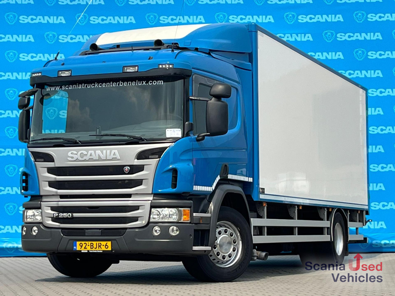 SCANIA P 250 DB4x2MNA AIRCO TAILLIFT 1.5T BOX 675X250X235 - Lastbil med skåp: bild 1 SCANIA P 250 DB4x2MNA AIRCO TAILLIFT 1.5T BOX 675X250X235 - Lastbil med skåp: bild 1