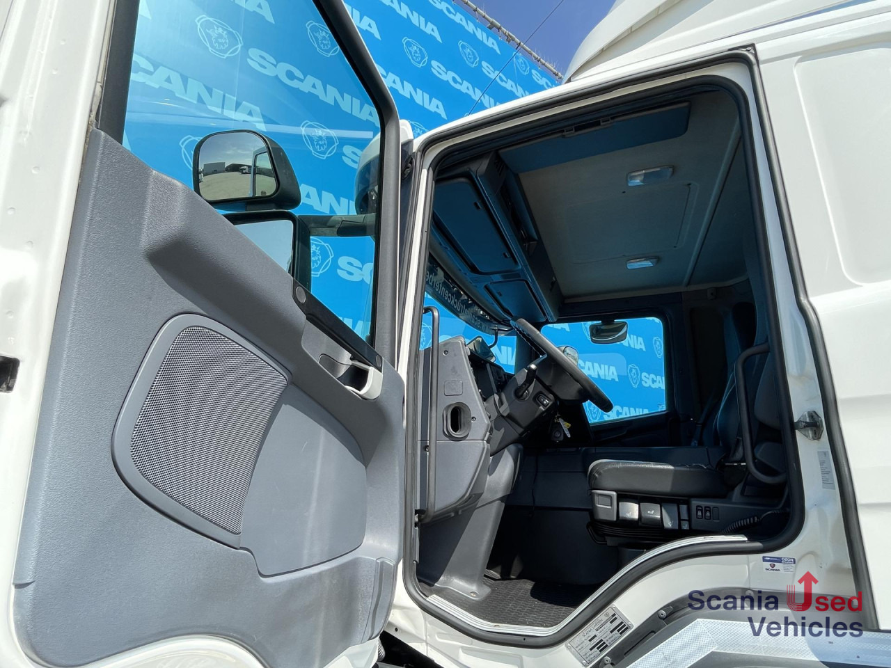 SCANIA P 250 DB4x2MNB SIDE DOORS FULL AIR 250X246X250CM - Lastbil med skåp: bild 4 SCANIA P 250 DB4x2MNB SIDE DOORS FULL AIR 250X246X250CM - Lastbil med skåp: bild 4