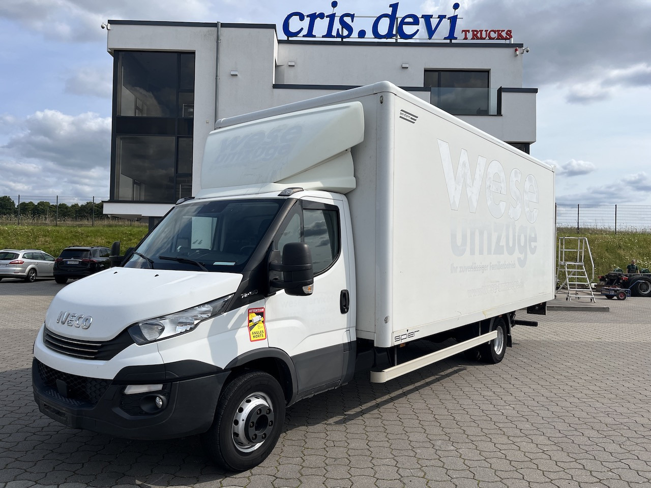 Iveco 70C18 Daily Koffer mit Ladebordwand - Volymskåp: bild 1 Iveco 70C18 Daily Koffer mit Ladebordwand - Volymskåp: bild 1