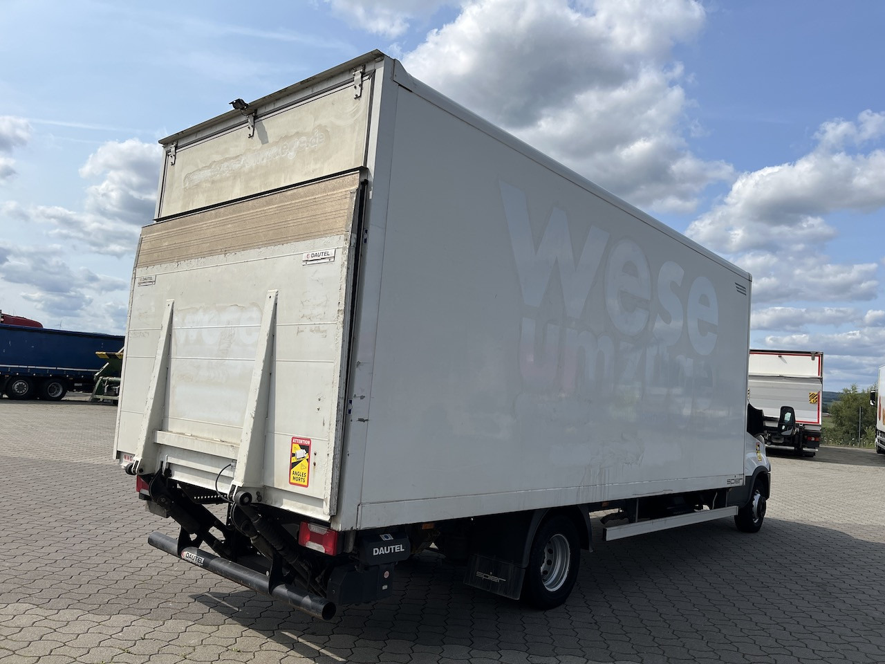 Iveco 70C18 Daily Koffer mit Ladebordwand - Volymskåp: bild 4 Iveco 70C18 Daily Koffer mit Ladebordwand - Volymskåp: bild 4