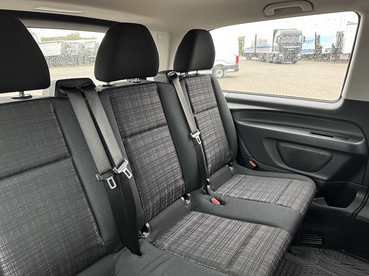 Mercedes-Benz Vito 111 CDI 9 Sitzer BT FSE Klima Tempomat Radio - Persontransport: bild 2 Mercedes-Benz Vito 111 CDI 9 Sitzer BT FSE Klima Tempomat Radio - Persontransport: bild 2