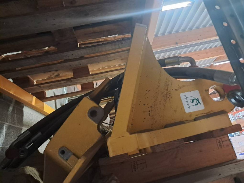 Komatsu D37PX-23 / -24 BRACKET - 11Y-21-41471 - Ram/ Chassi för Byggmaskiner: bild 2 Komatsu D37PX-23 / -24 BRACKET - 11Y-21-41471 - Ram/ Chassi för Byggmaskiner: bild 2