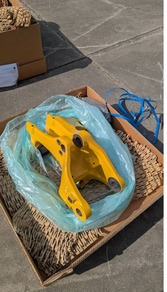 Komatsu PC26MR-3 BRACKET 22K-70-21411 - Ram/ Chassi för Byggmaskiner: bild 1 Komatsu PC26MR-3 BRACKET 22K-70-21411 - Ram/ Chassi för Byggmaskiner: bild 1