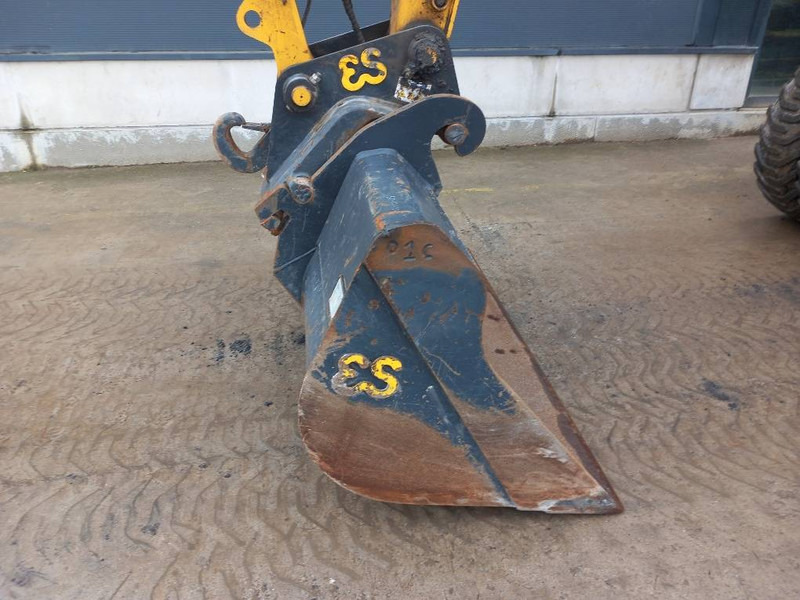Komatsu PW160-11E0 - Grävmaskin på däck: bild 3 Komatsu PW160-11E0 - Grävmaskin på däck: bild 3