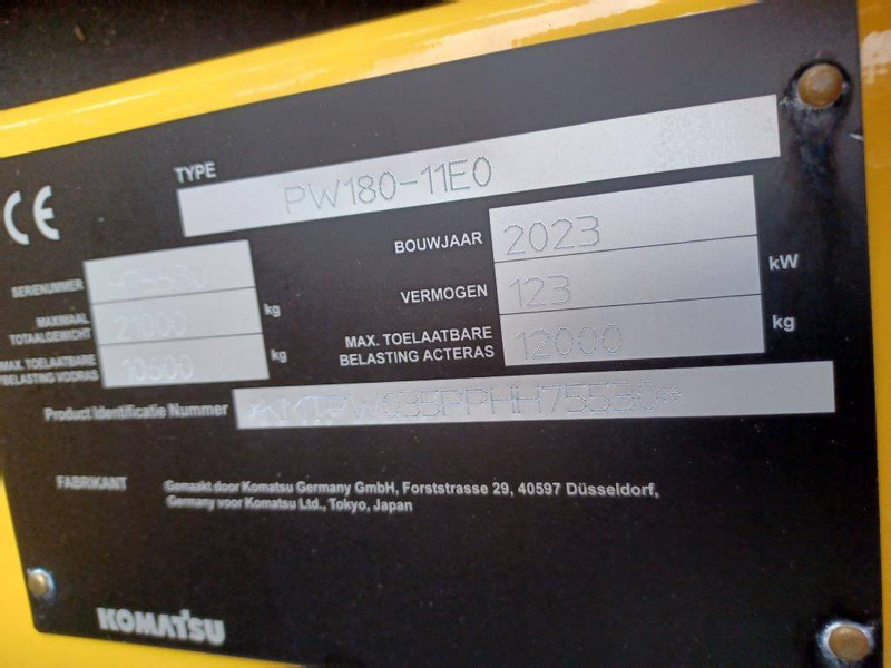 Komatsu PW180-11E0 - Grävmaskin på däck: bild 2 Komatsu PW180-11E0 - Grävmaskin på däck: bild 2