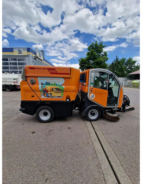 Bucher Kehrmaschine BUCHER-GUYER Kehrmaschine EG 4.500 kg Diesel Topzustand - Industriell sopmaskin: bild 2 Bucher Kehrmaschine BUCHER-GUYER Kehrmaschine EG 4.500 kg Diesel Topzustand - Industriell sopmaskin: bild 2