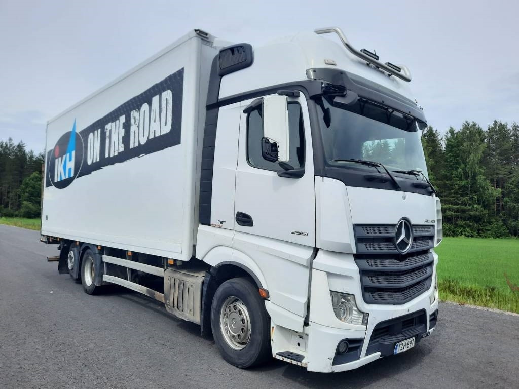 Mercedes-Benz Actros 2551 - Lastbil med skåp: bild 2 Mercedes-Benz Actros 2551 - Lastbil med skåp: bild 2