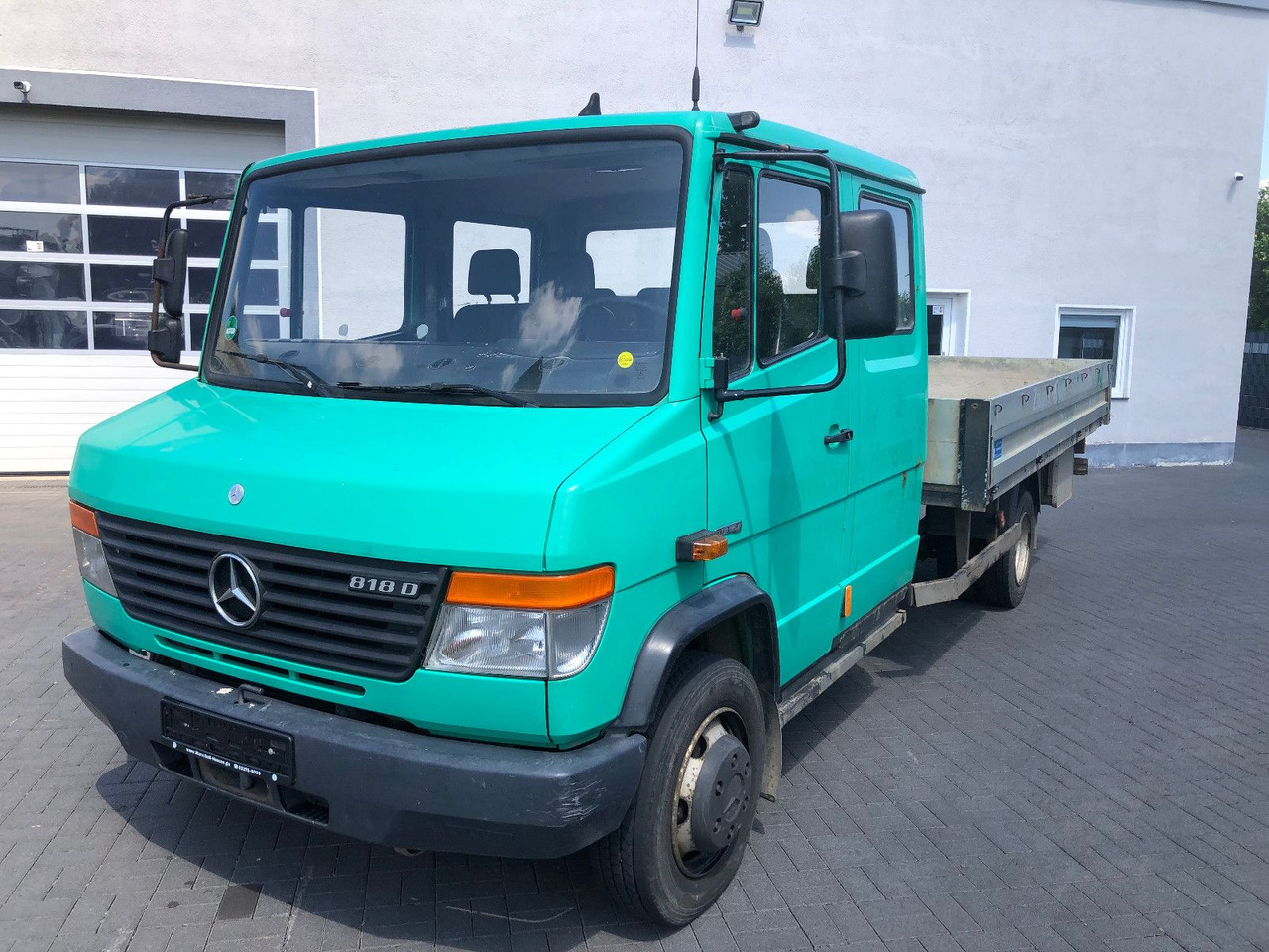 Mercedes-Benz Vario 818 D, DoKa - Transportbil med flak, Dubbelhytt transportbil: bild 1 Mercedes-Benz Vario 818 D, DoKa - Transportbil med flak, Dubbelhytt transportbil: bild 1